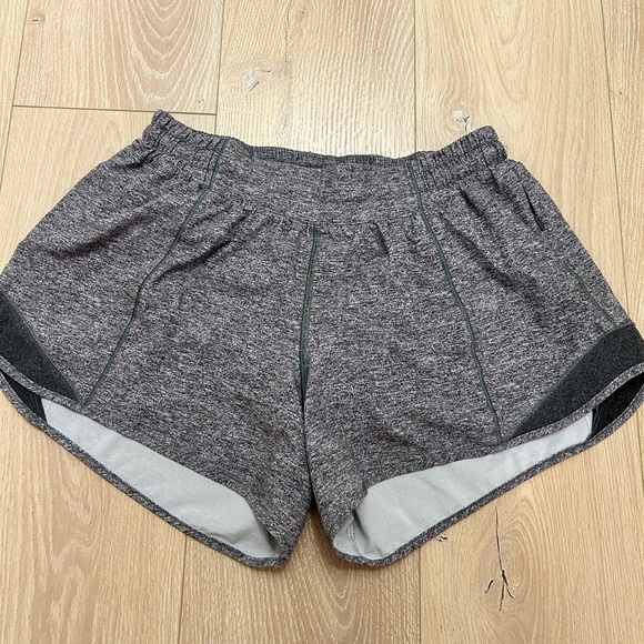 Lululemon hotty hot medium rise tall 4’ size 8 - Picture 2 of 4